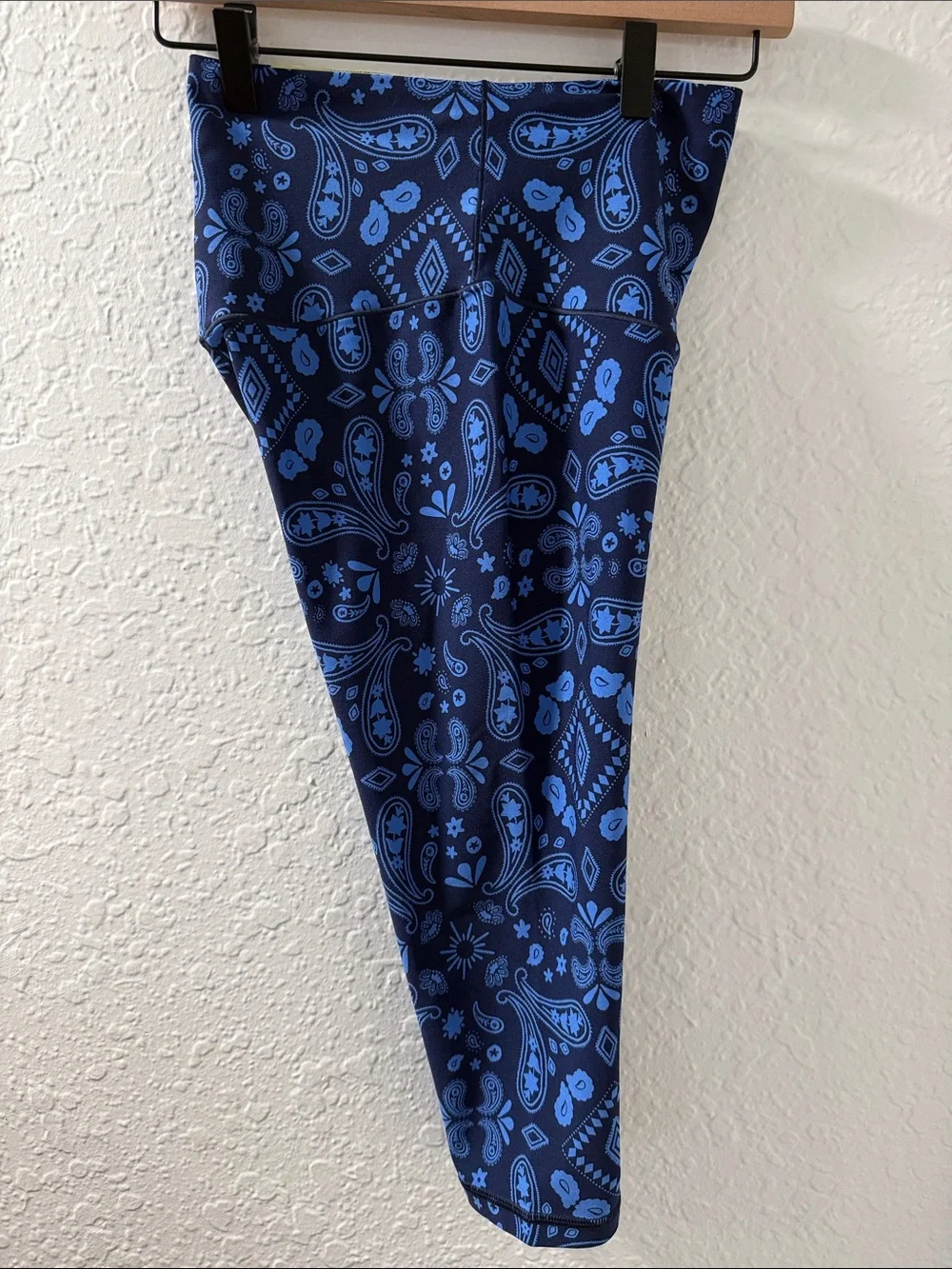 NWT OFFLINE by Aerie Navy & Blue Paisley Real Me Crop Leggings Size Medium